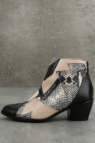 Amuse Society x Matisse Last Call Blush Leather Ankle Booties